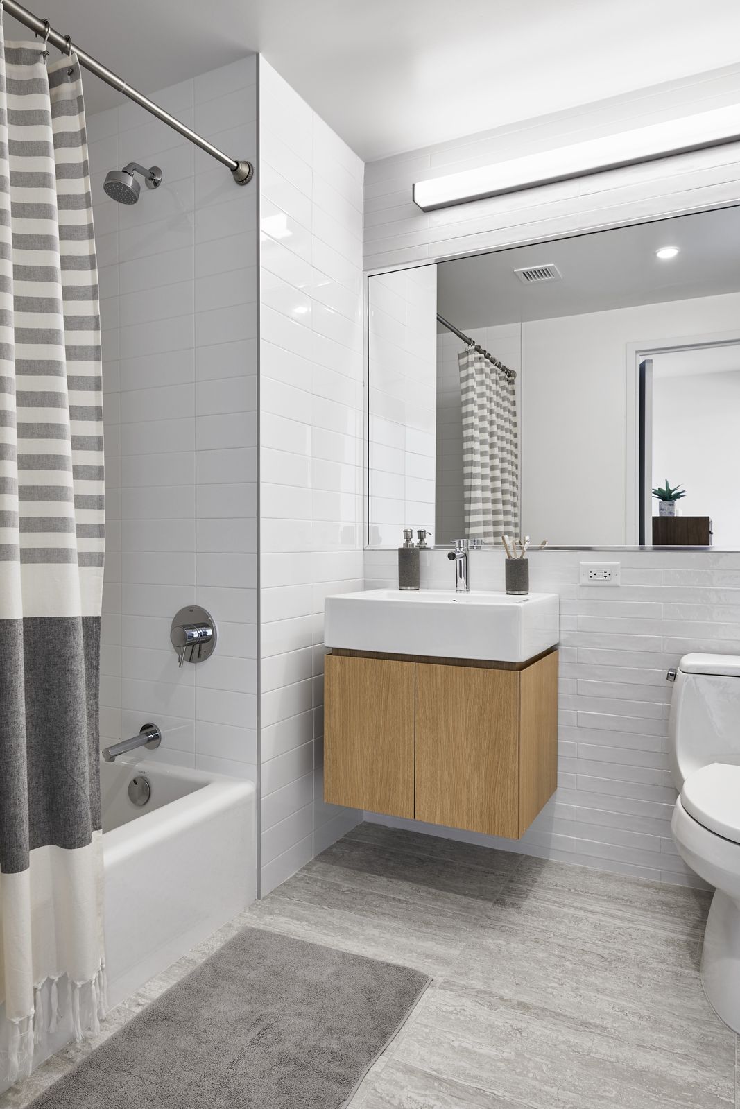 1412 0B N72 Cropped 1067&#215;1600