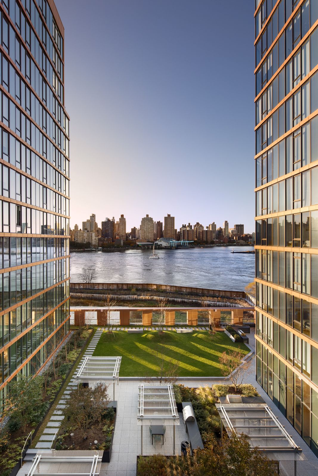 1412 0B N78 Cropped 1067&#215;1600