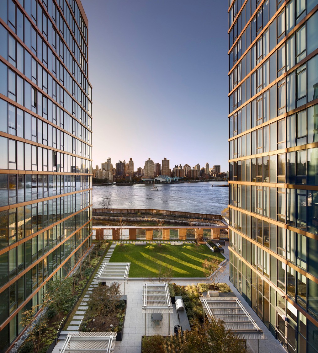 Hallets Point Courtyard River