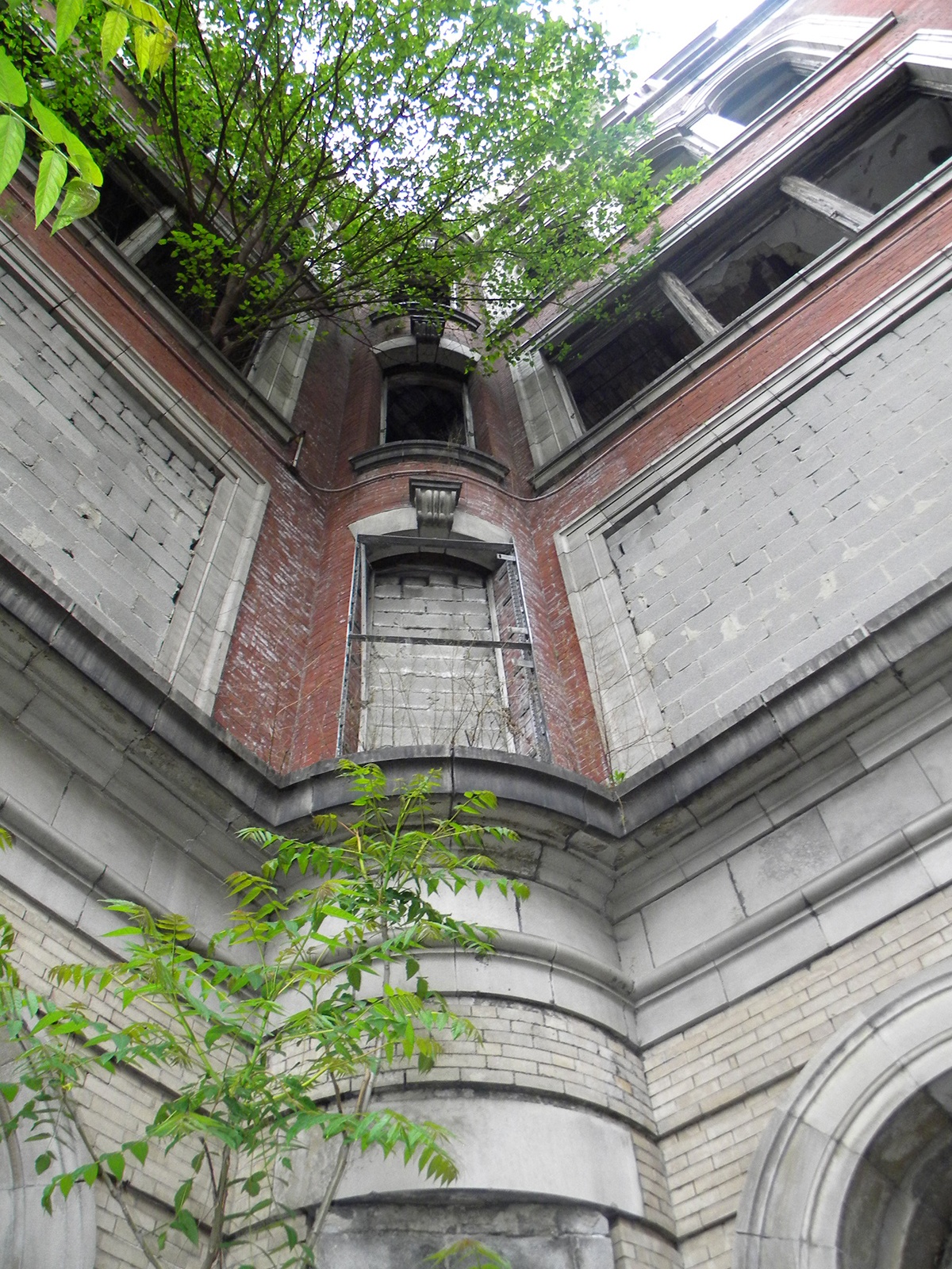 PS 186 existing building exterior