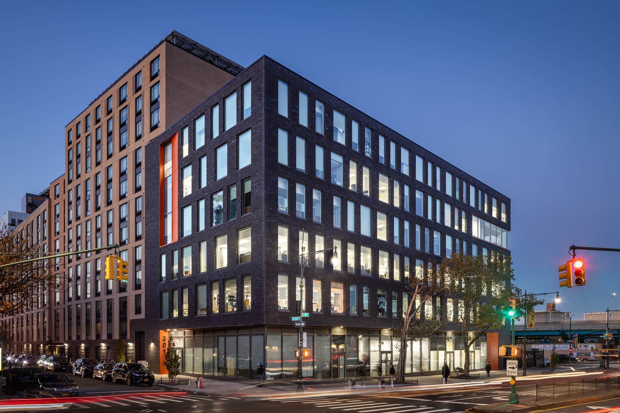 Einstürzende Neubauten　DonRocK ヴィンテージ 149th Street Office Building — Dattner Architects