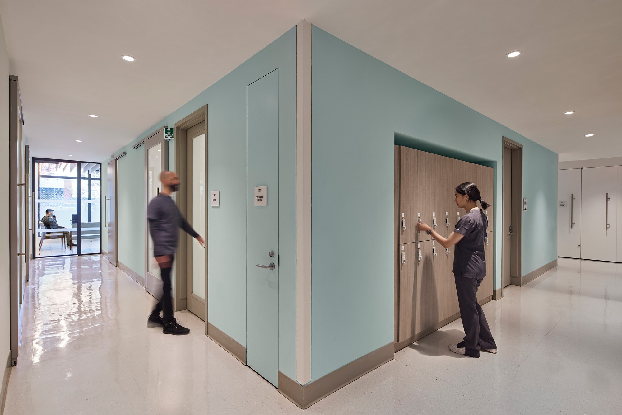 dattner-architects-nyc-Lower East Side Community Healthcare Center-corridor-lockers