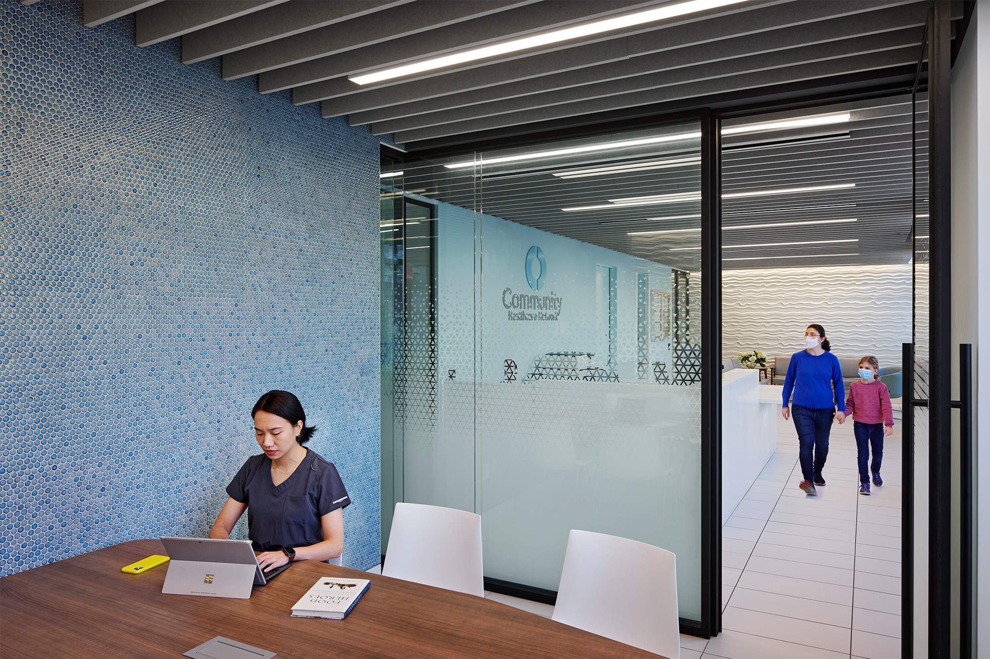 dattner-architects-nyc-Lower East Side Community Healthcare Center-lobby-meeting room