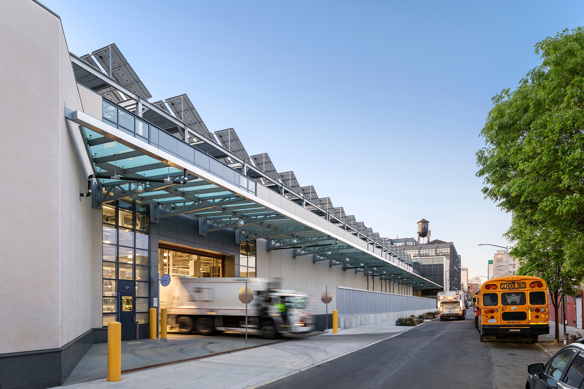 Dattner-Architects-NYC-Brooklyn-3-District-Garage-013_Exterior