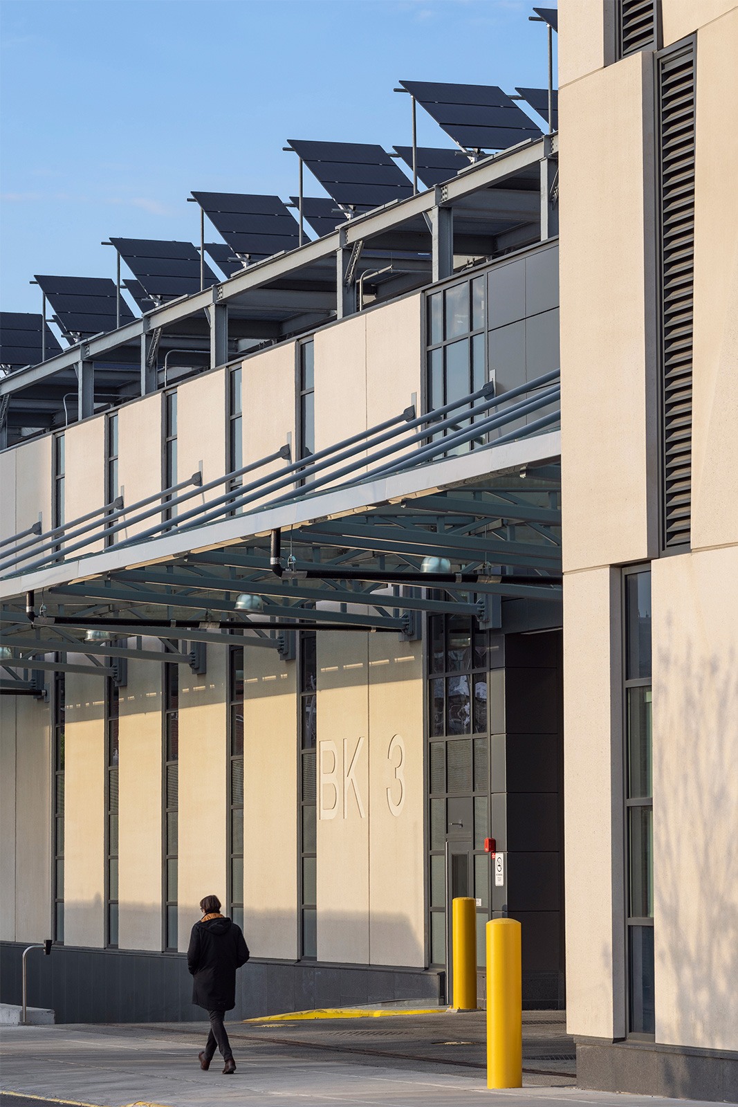 Dattner-Architects-NYC-Brooklyn-3-District-Garage-153_Exterior