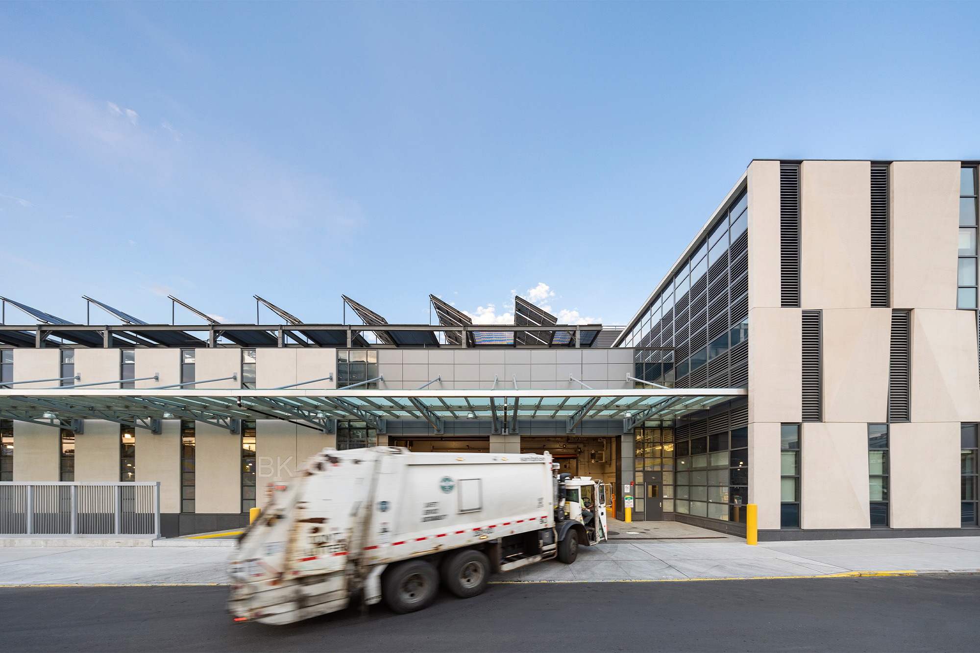 Dattner-Architects-NYC-Brooklyn-3-District-Garage-166_Exterior