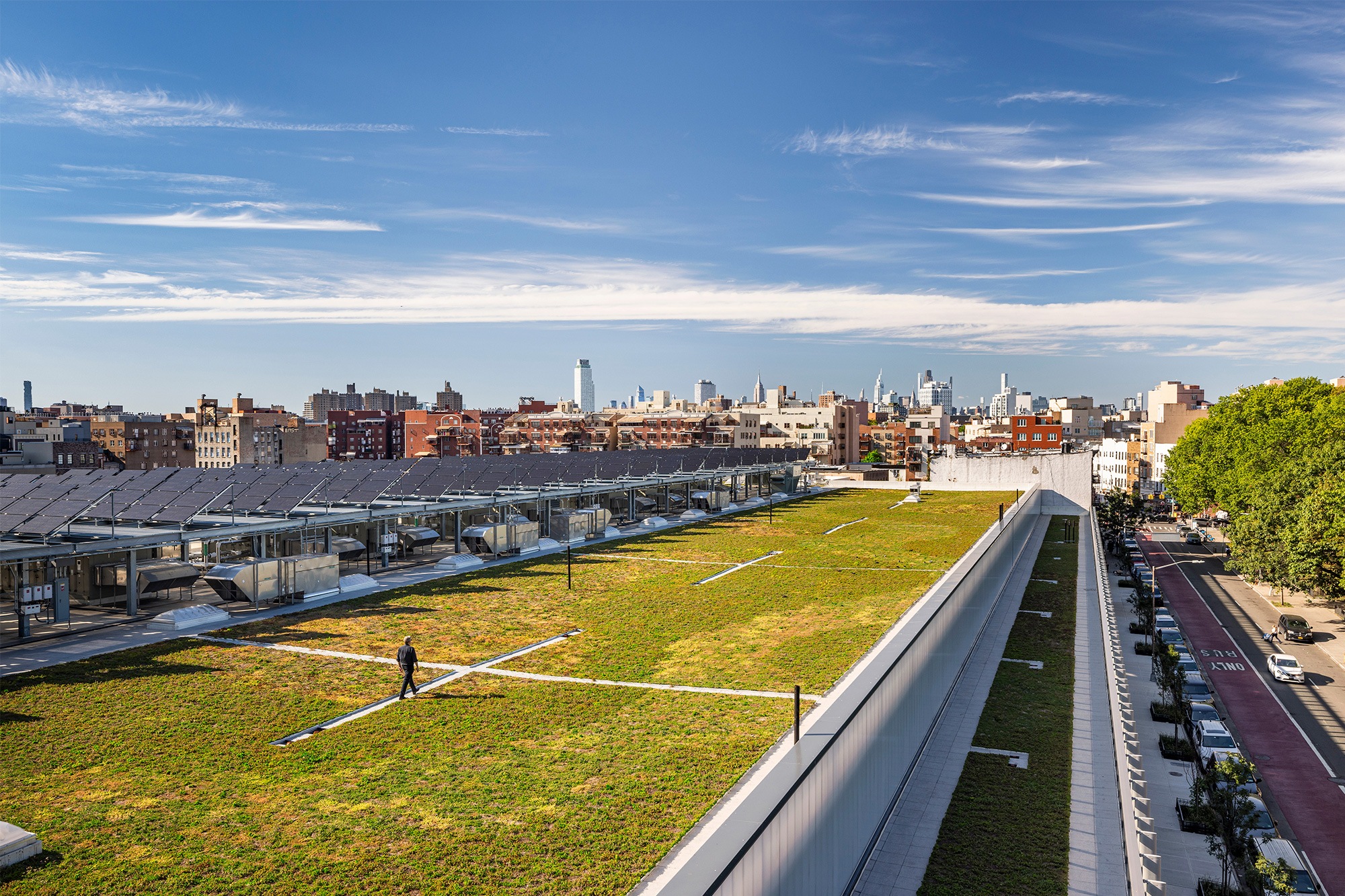 Dattner-Architects-NYC-Brooklyn-3-District-Garage-906_Exterior