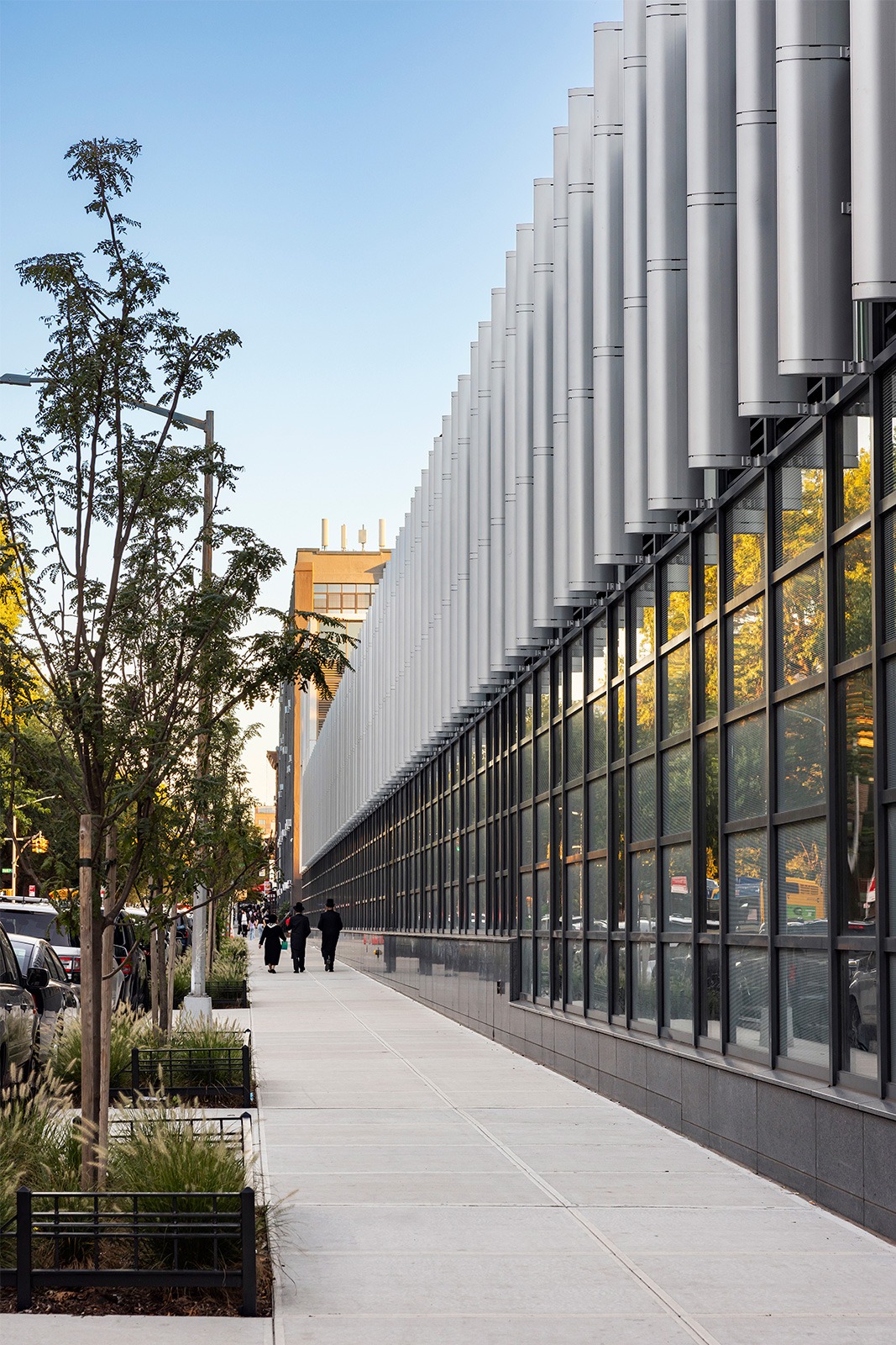 Dattner-Architects-NYC-Brooklyn-3-District-Garage-964_Exterior