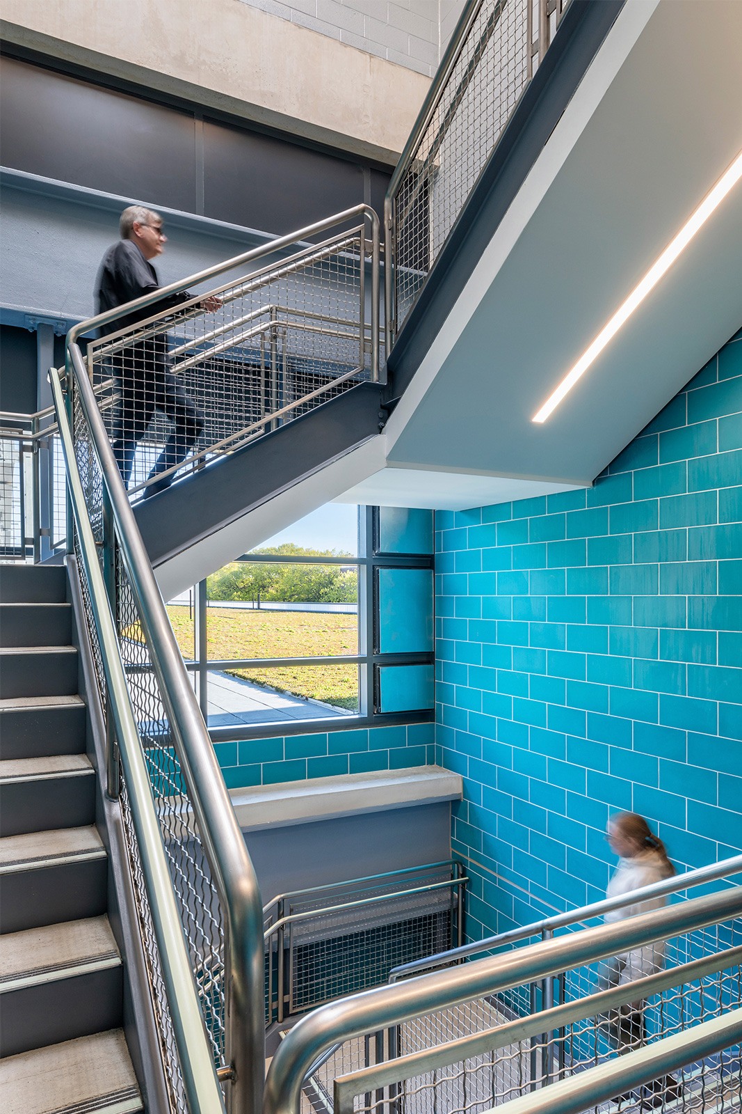 Dattner-Architects-NYC-DSNY-Brooklyn-3-District-Gragae-042_Stairs