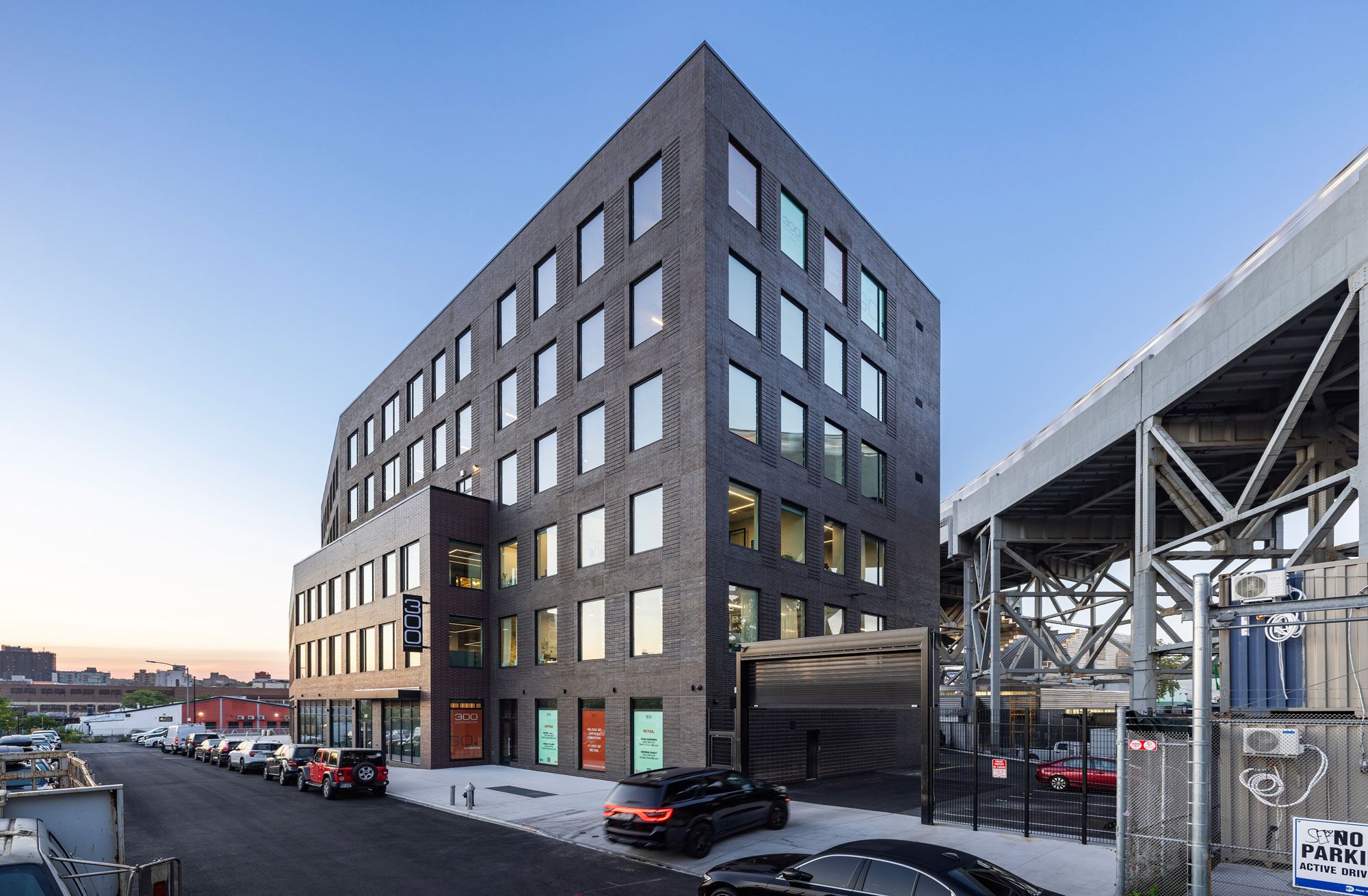 300 Huntington 1738 Albert Vecerka 02 Exterior