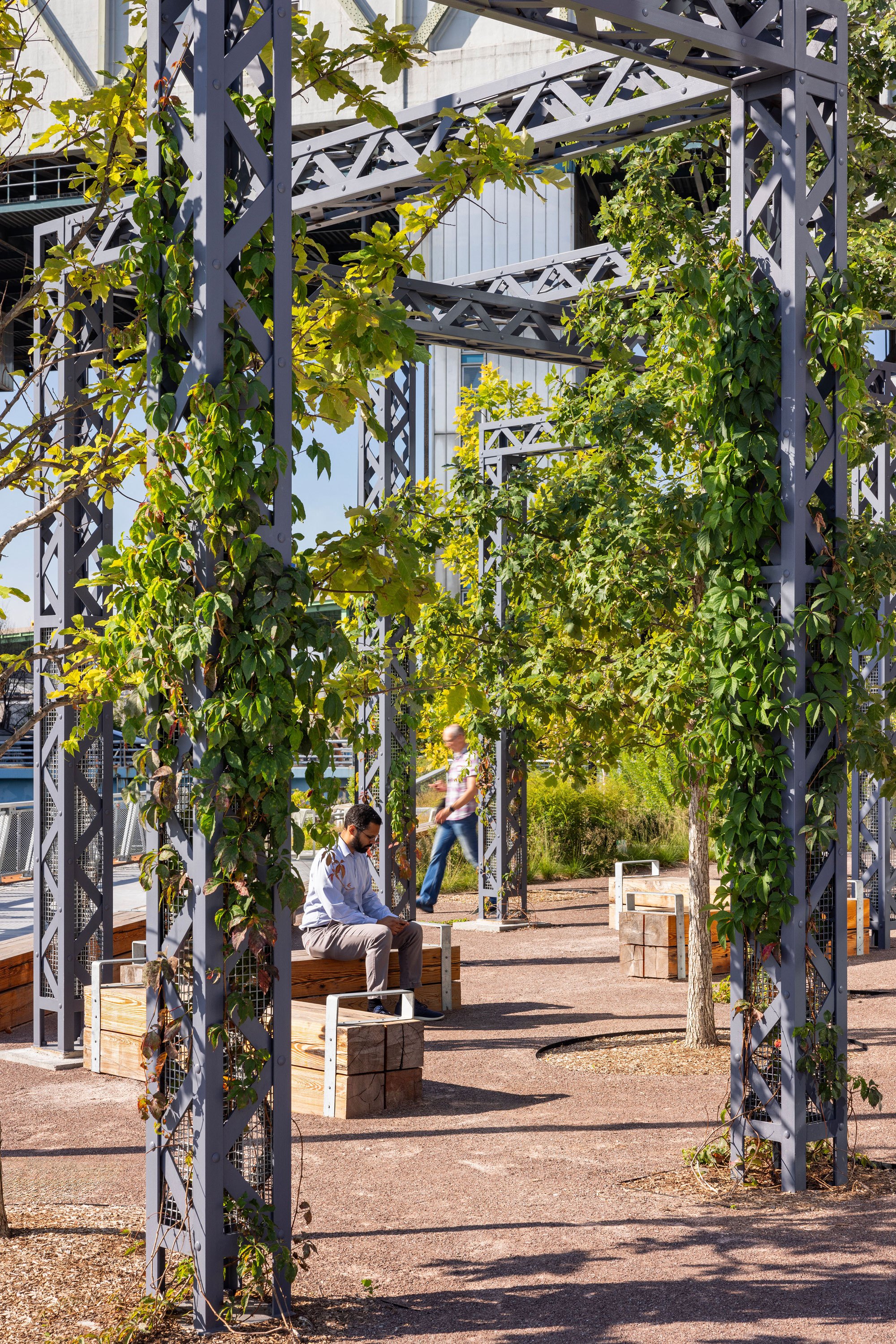 300 Huntington 1738 Albert Vecerka 08 Exterior Promenade