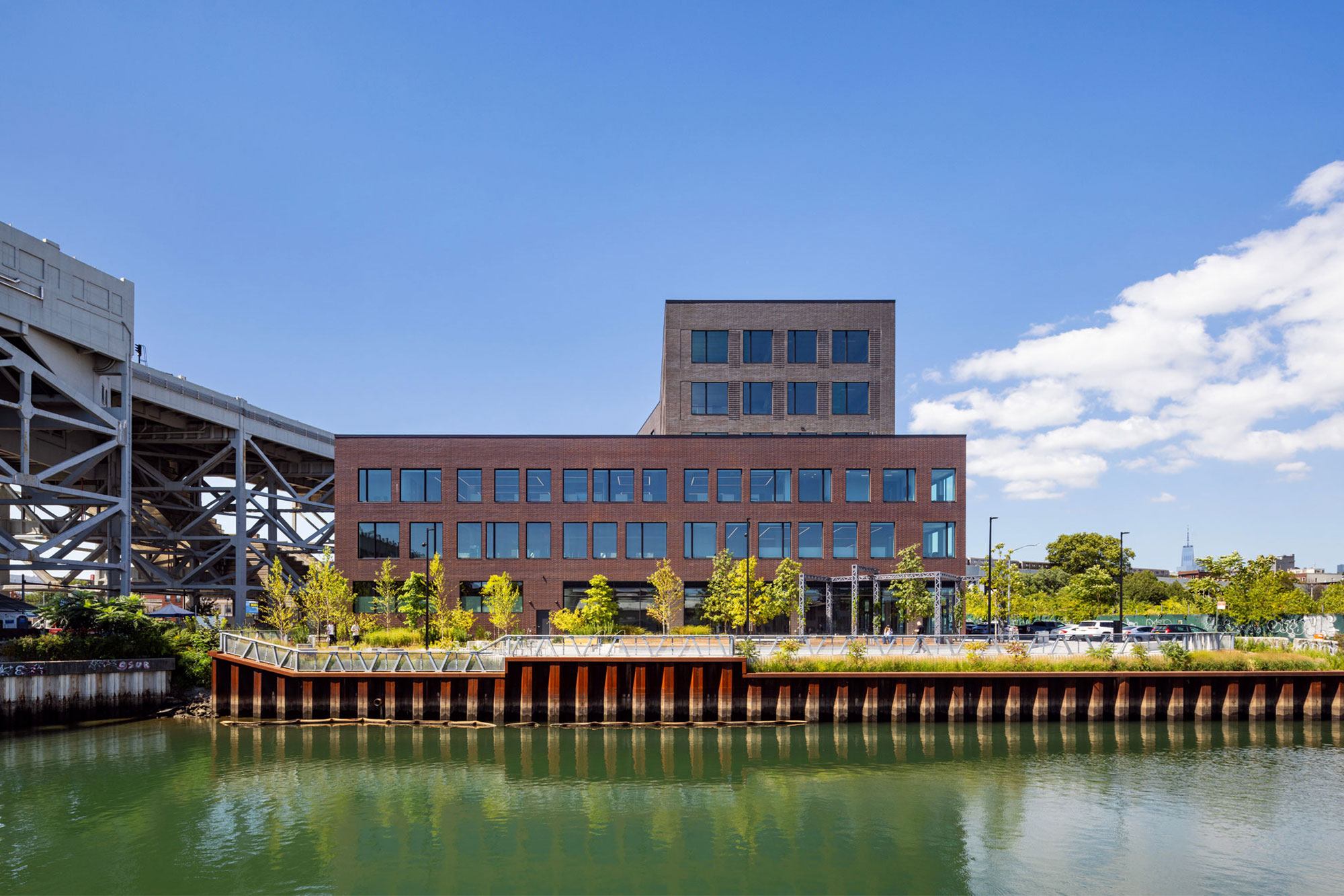 300 Huntington 1738 Albert Vecerka 16 Exterior Canal View